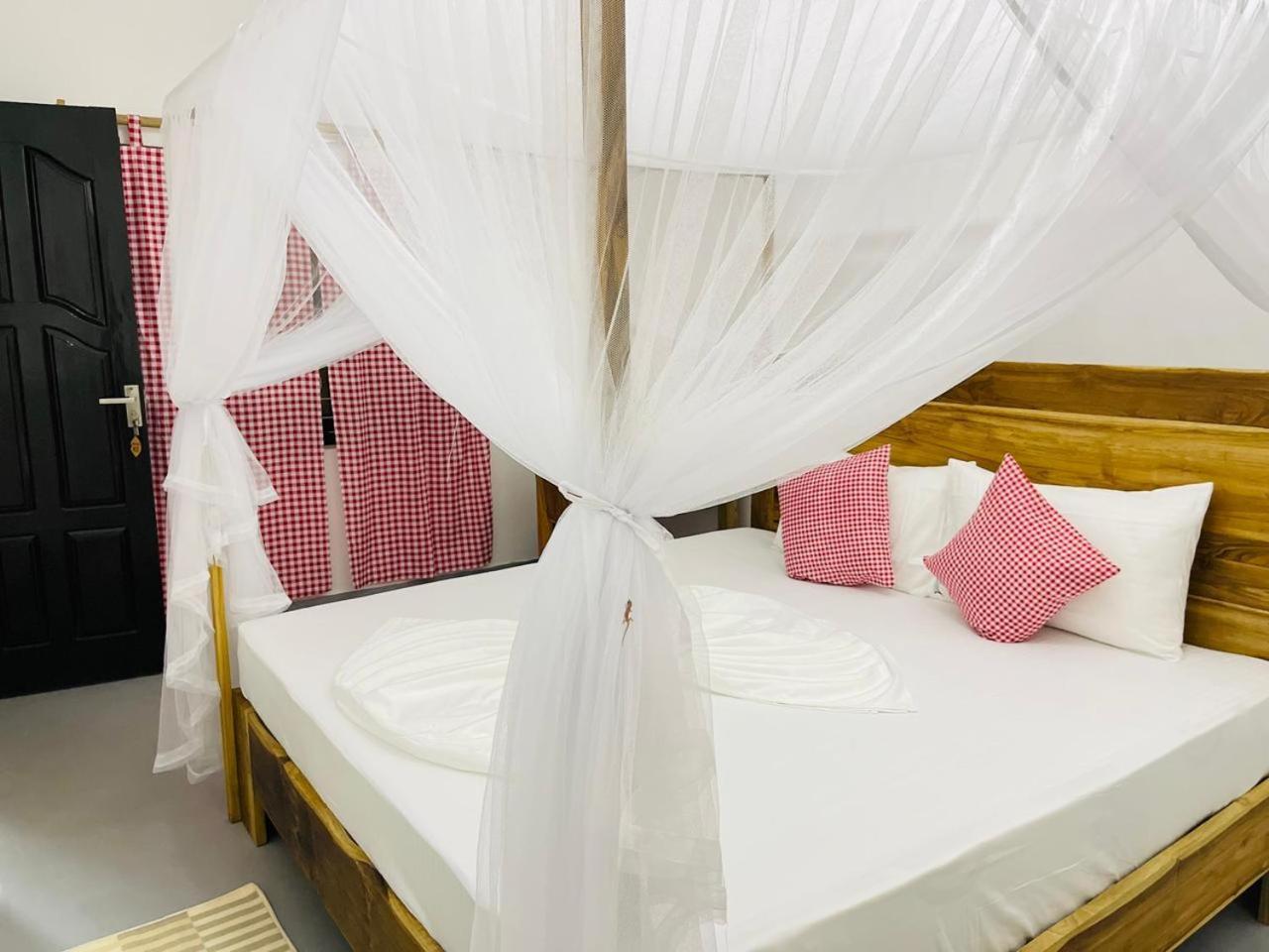Swiss Kiss Beach Resort Уппувели Экстерьер фото